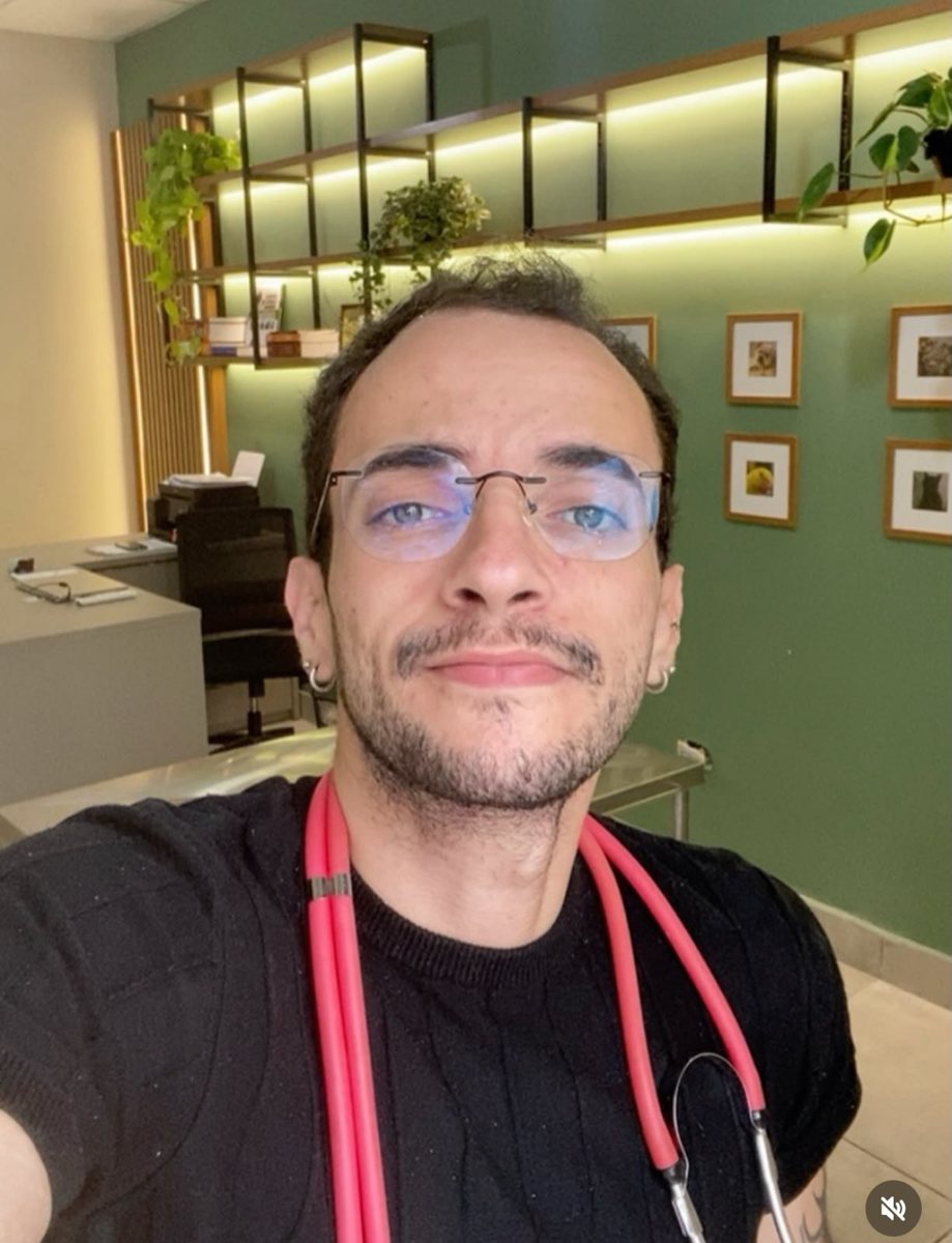 Dr. Gabriel Lima Siqueira no consultório